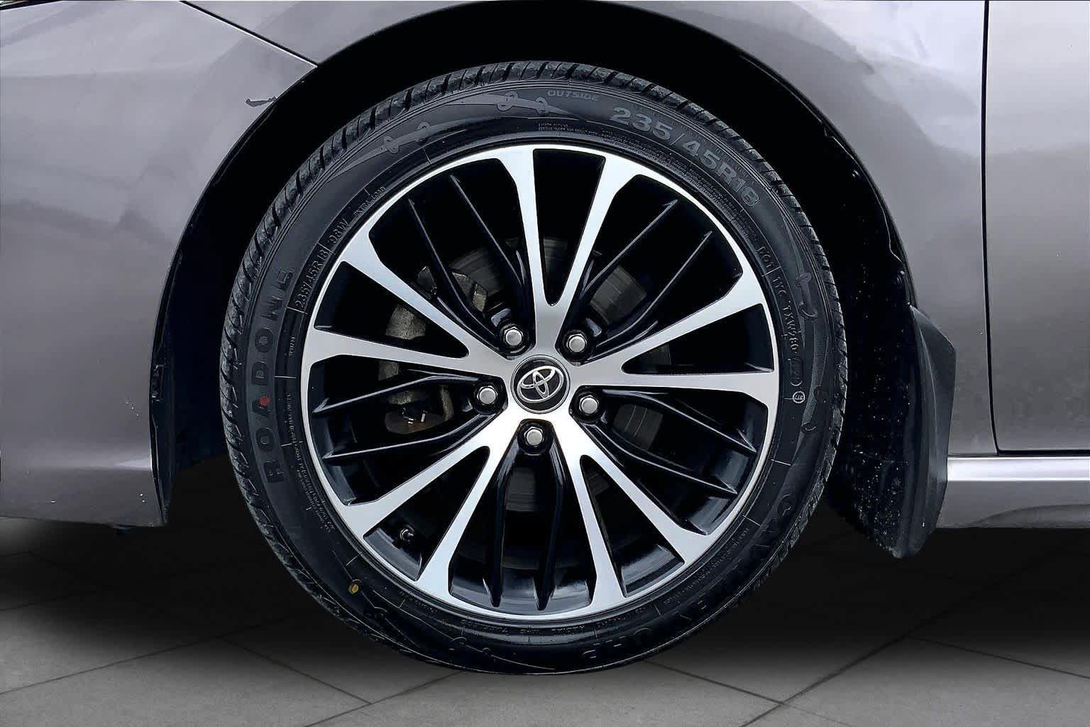 Used 2019 Toyota Camry SE FWD image 11