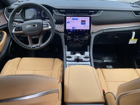 New 2025 Jeep Grand Cherokee Summit image 37
