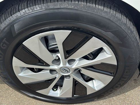 Used 2025 Nissan Altima 2.5 S FWD image 10