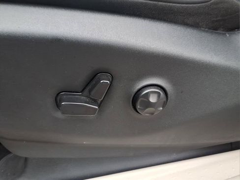 Used 2023 Chrysler Pacifica Touring-L FWD image 15