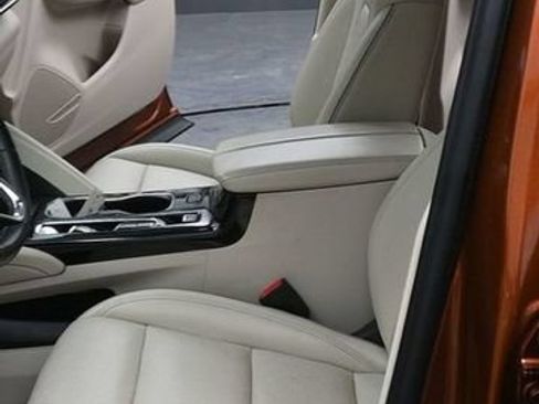 Used 2022 Buick Envision Essence w/ Safety Package FWD image 17