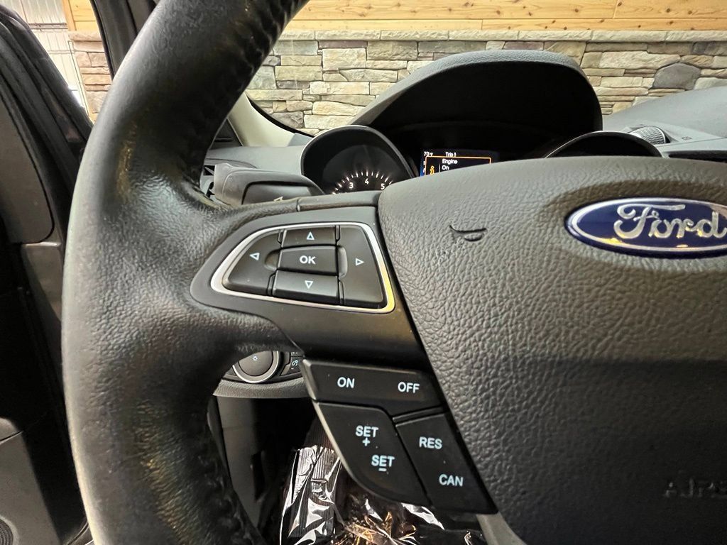 Used 2017 Ford Escape SE w/ SE Leather Comfort Package AWD/4WD image 38