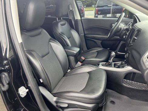 Used 2019 Jeep Compass Latitude w/ Popular Equipment Group AWD/4WD image 17