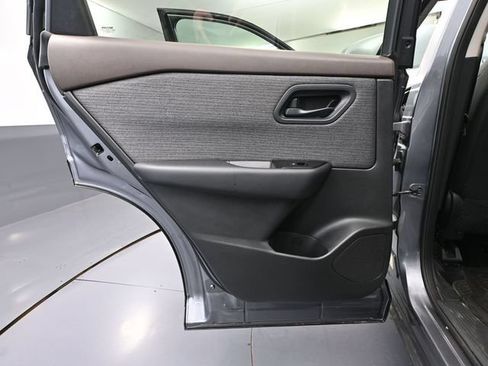 Used 2023 Nissan Rogue S AWD/4WD image 31
