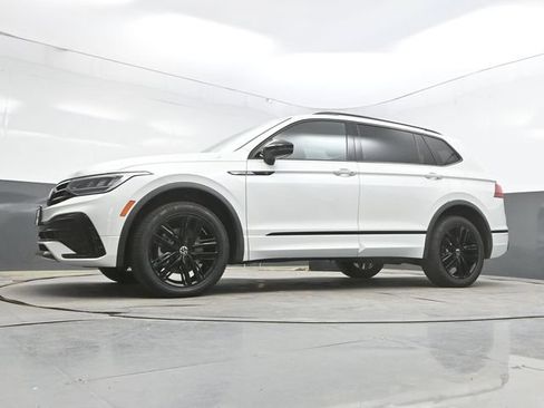 Used 2022 Volkswagen Tiguan SE R-Line AWD/4WD image 36
