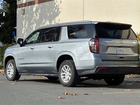 Used 2024 Chevrolet Suburban LT image 6