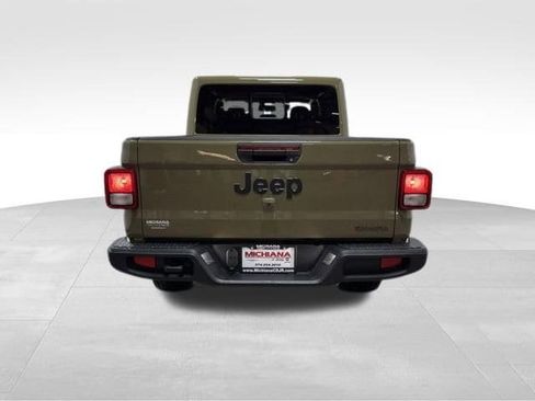 New 2026 Jeep Gladiator Sahara image 7