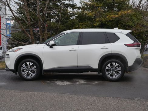 Certified 2022 Nissan Rogue SV image 3