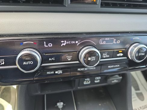 Used 2025 Honda Pilot EX-L image 27