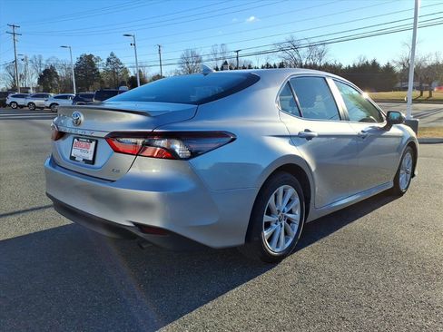 Used 2024 Toyota Camry LE image 4