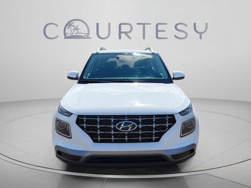 Used 2024 Hyundai Venue SEL FWD image 8