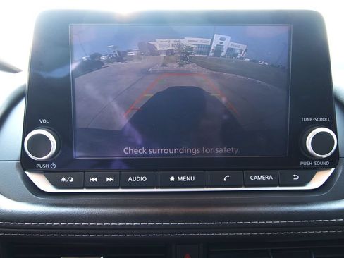Used 2023 Nissan Rogue S AWD/4WD image 14