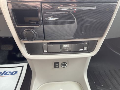 Used 2014 Toyota Sienna SE w/ SE Premium Package w/Entune image 30