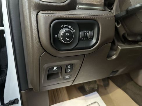 Used 2025 RAM 1500 Limited image 20