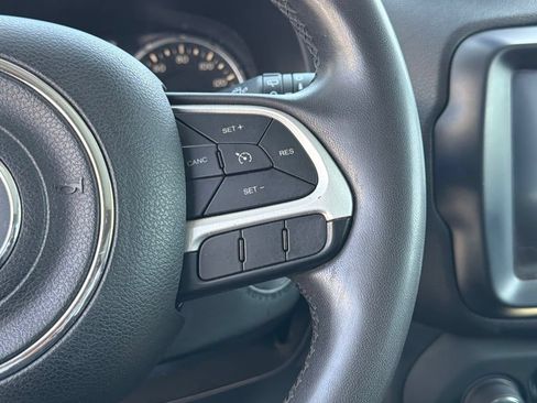 Used 2018 Jeep Renegade Latitude w/ UConnect 8.4 Nav Group FWD image 27