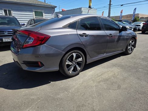 Used 2016 Honda Civic Touring image 4