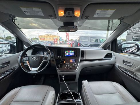 Used 2019 Toyota Sienna XLE FWD image 16