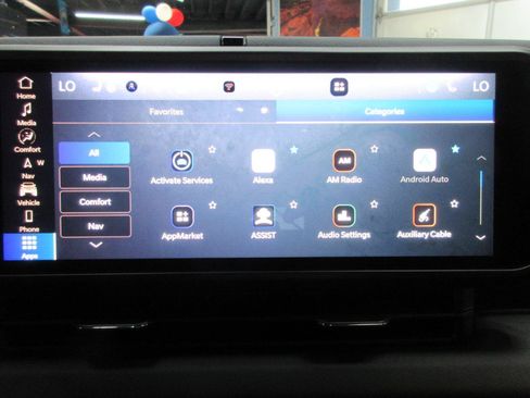 Used 2024 Jeep Wrangler Unlimited Sahara w/ Technology Group AWD/4WD image 30