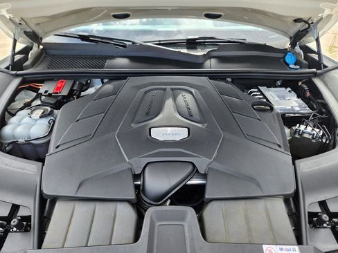 Used 2023 Porsche Cayenne Platinum Edition image 19