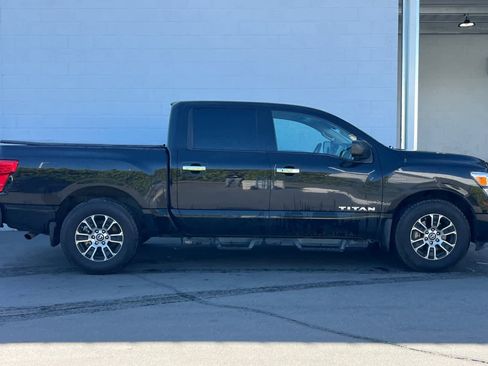 Used 2021 Nissan Titan SV w/ SV Convenience Package image 9