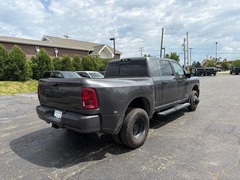 Used 2025 RAM 3500 Laramie AWD/4WD image 7