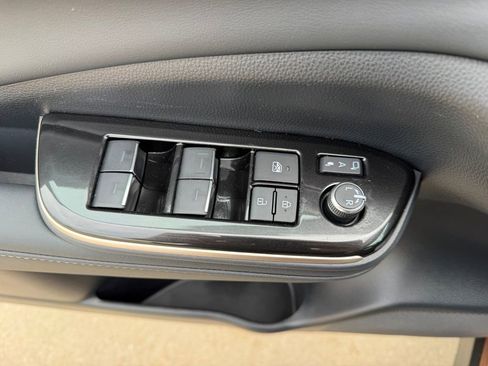 Certified 2025 Toyota Crown Signia AWD/4WD image 7