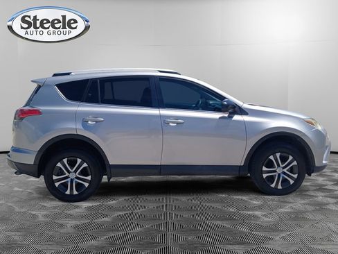 Used 2016 Toyota RAV4 LE FWD image 4