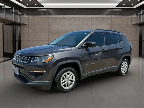 Used 2018 Jeep Compass Sport FWD image 2