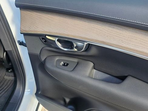 Certified 2025 Volvo XC90 T8 Plus w/ Protection Package Premier image 11