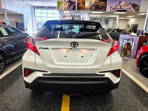 Used 2021 Toyota C-HR LE image 5