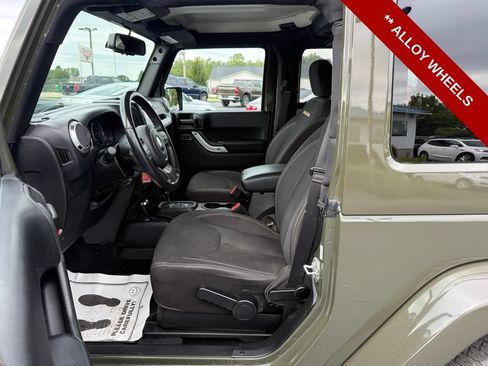 Used 2015 Jeep Wrangler Sahara w/ Dual Top Group AWD/4WD image 12