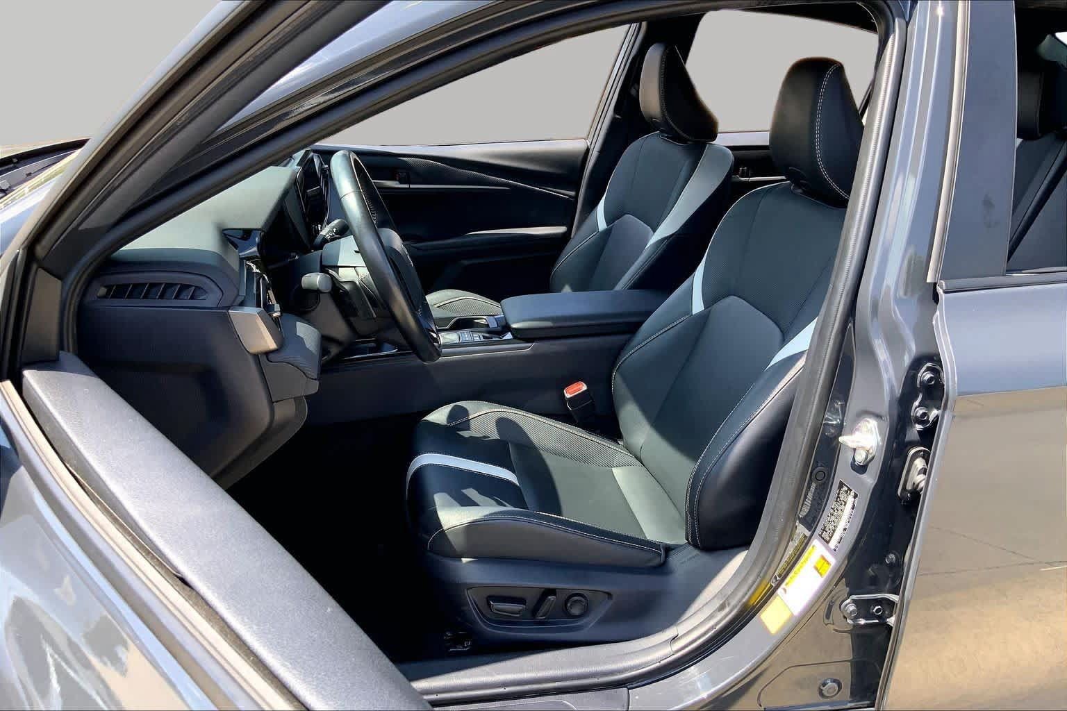 Used 2025 Toyota Camry SE FWD image 8
