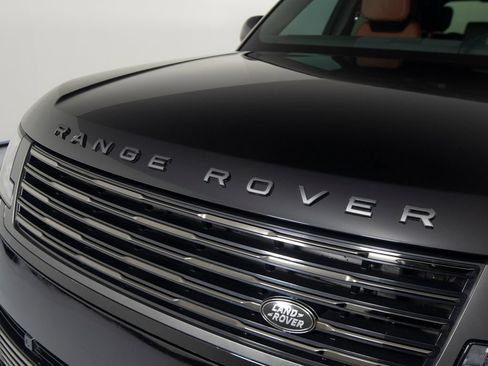 Used 2025 Land Rover Range Rover SV AWD/4WD image 41