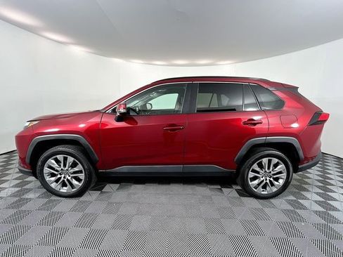 Used 2022 Toyota RAV4 XLE Premium image 5