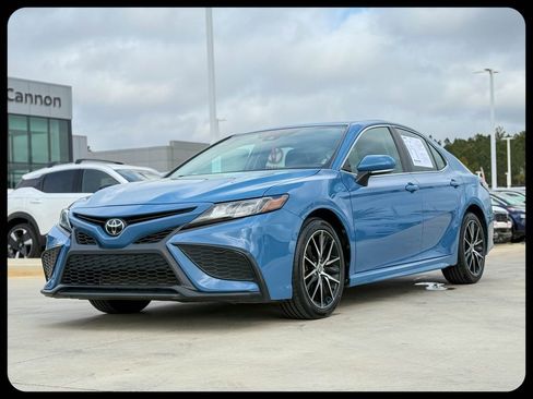 Used 2024 Toyota Camry SE image 2