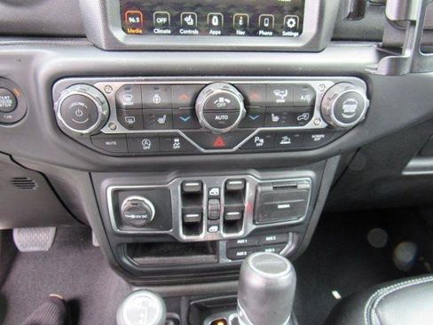 Used 2020 Jeep Gladiator Overland AWD/4WD image 27