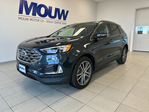 Used 2024 Ford Edge Titanium w/ Class II Trailer Tow Package image 2