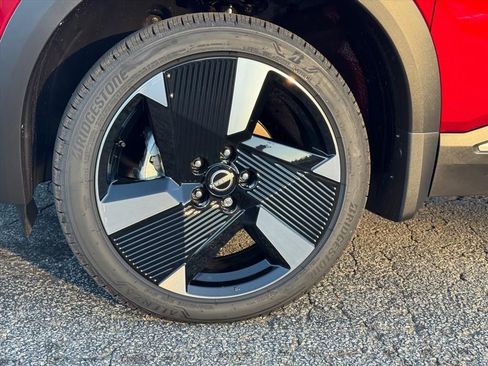 New 2026 Nissan Kicks SR w/ Cold Weather Package FWD image 9
