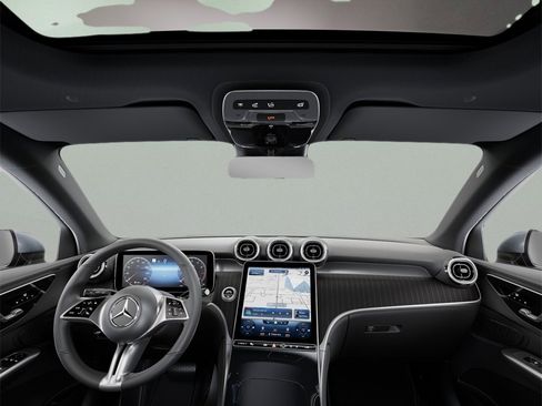 Used 2025 Mercedes-Benz GLC 300 4MATIC image 42