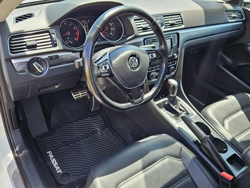 Used 2017 Volkswagen Passat 1.8T R-Line FWD image 12