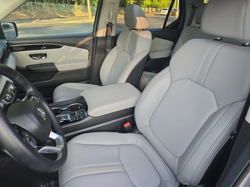 Used 2025 Honda Pilot Touring image 16