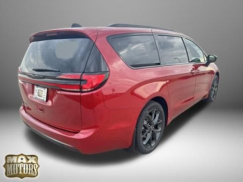 New 2026 Chrysler Pacifica Select image 13