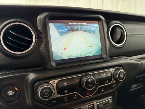 Used 2023 Jeep Wrangler Unlimited Sahara AWD/4WD image 23