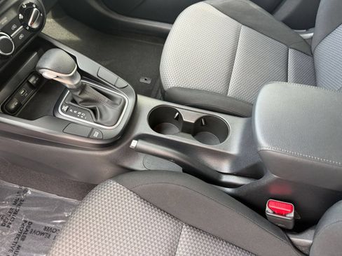 Used 2025 Kia Soul LX w/ LX Technology Package FWD image 36