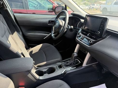 Used 2022 Toyota Corolla Cross LE FWD image 3