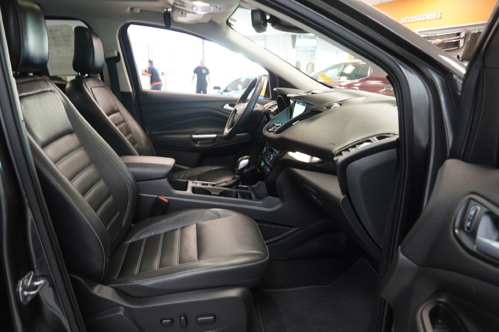 Used 2018 Ford Escape Titanium w/ Ford Safe & Smart Package AWD/4WD image 37