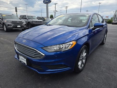 Used 2017 Ford Fusion SE FWD image 3
