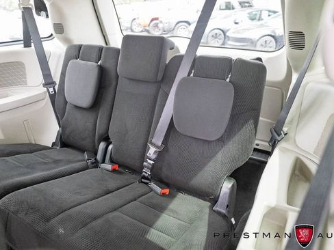 Used 2019 Dodge Grand Caravan SE FWD image 32