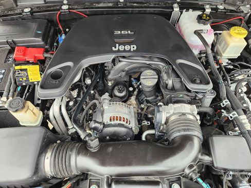 Used 2021 Jeep Gladiator Sport image 30