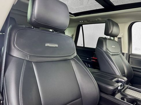 Used 2025 Ford Expedition Platinum AWD/4WD image 34